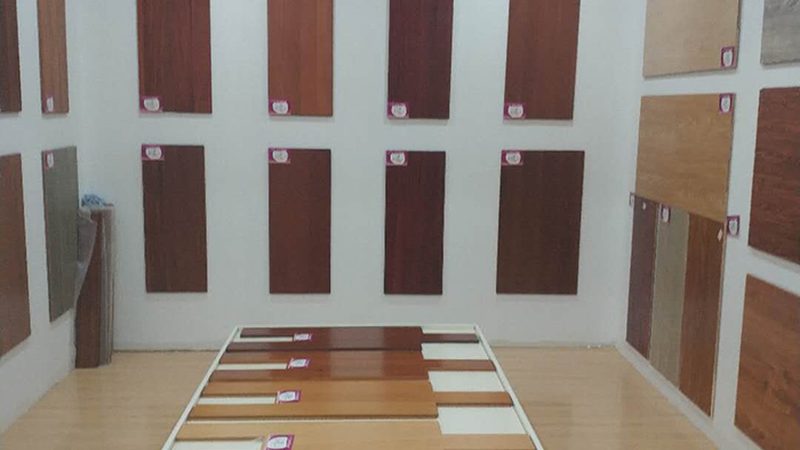 三层实木地板与纯实木地板：材质与工艺的深度解析**